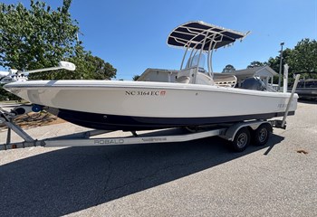 2015 Robalo 246 Cayman bay Boat